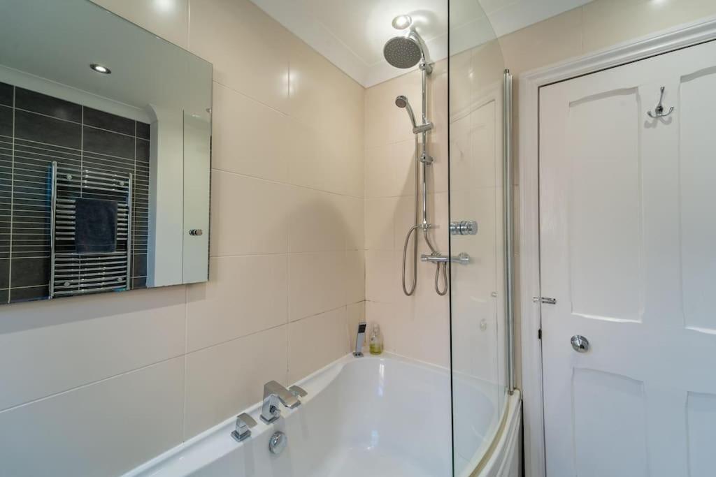 A Beautiful And Stylish 2 Bed Flat Close To Beach Bournemouth Exterior foto